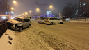 «Отлетел в ограждения»: два автомобиля столкнулись на проспекте Дзержинского — момент ДТП попал на видео