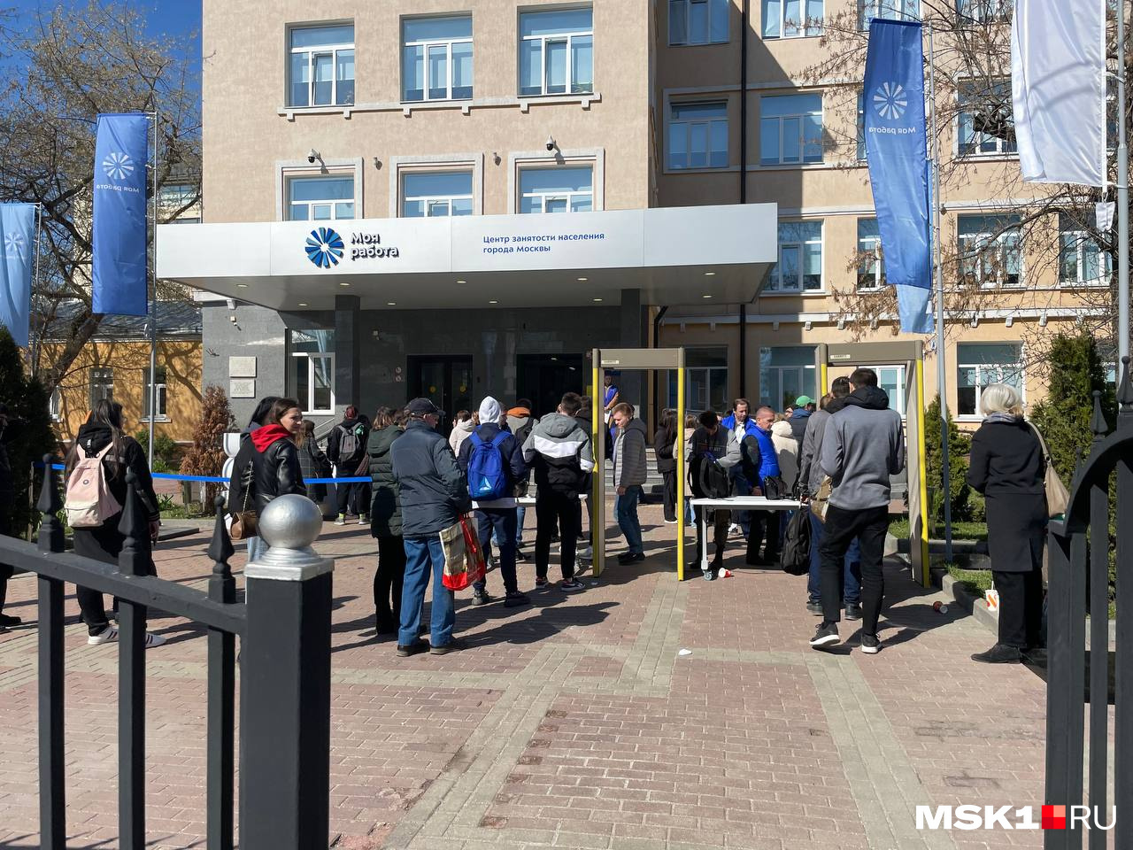 Каждому, кто хочет попасть на ярмарку трудоустройства, нужно быть готовым к большим очередям Каждому, кто хочет попасть на ярмарку трудоустройства, нужно быть готовым к большим очередям