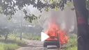 В Алтайском крае дотла сгорел автомобиль туристов из Новосибирска — видео пылающего BMW X5
