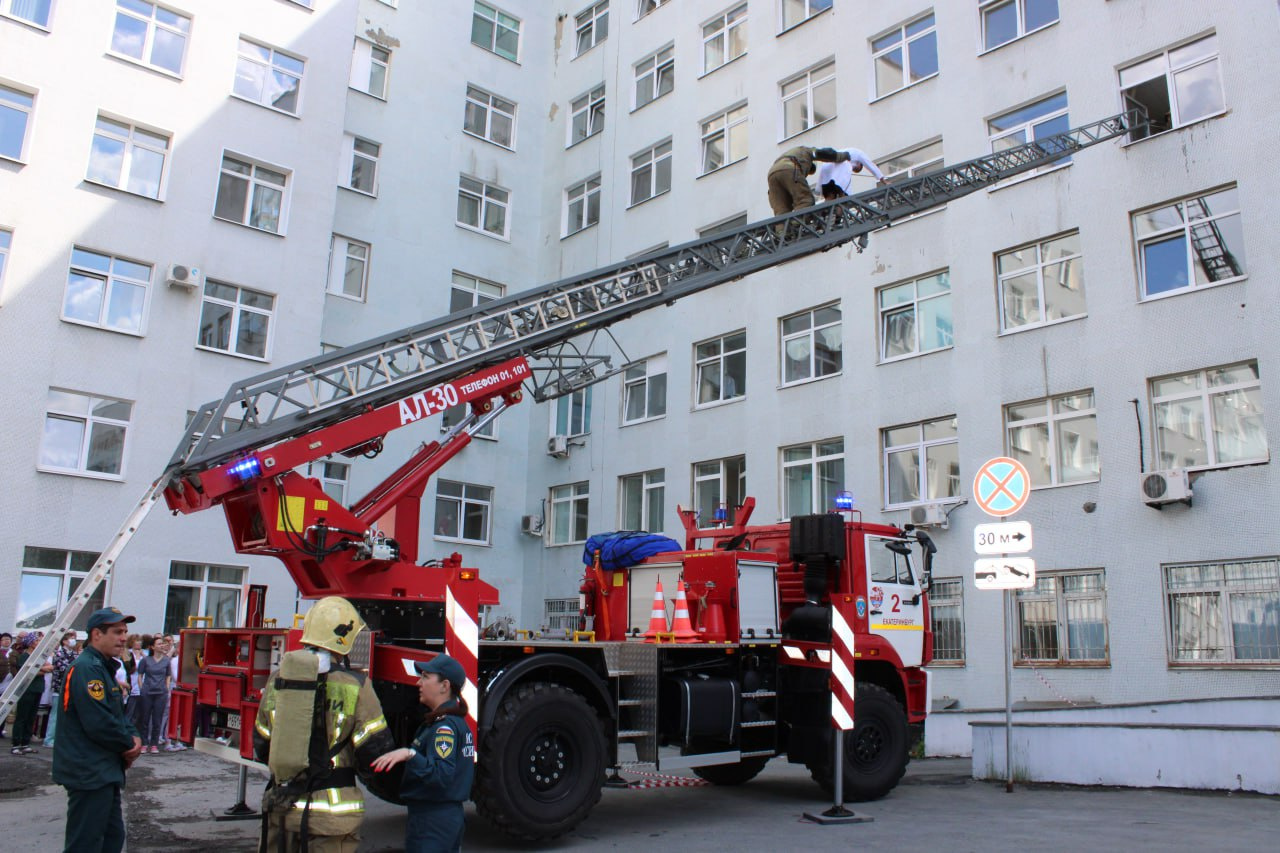 Из 40-й больницы Екатеринбурга вывели десятки человек. Что происходит?