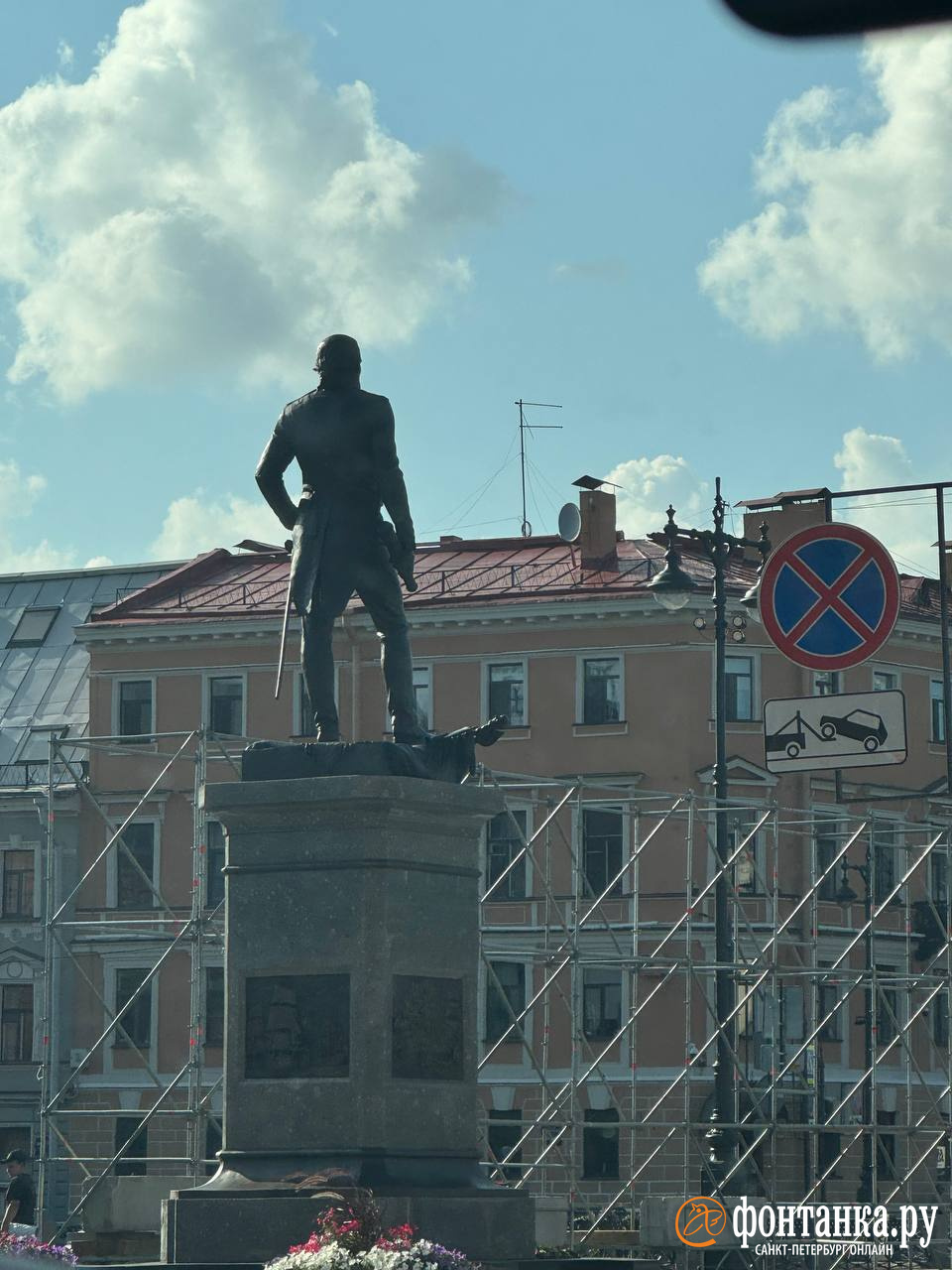 Вокруг памятника адмиралу Ушакову в Петербурге убрали леса