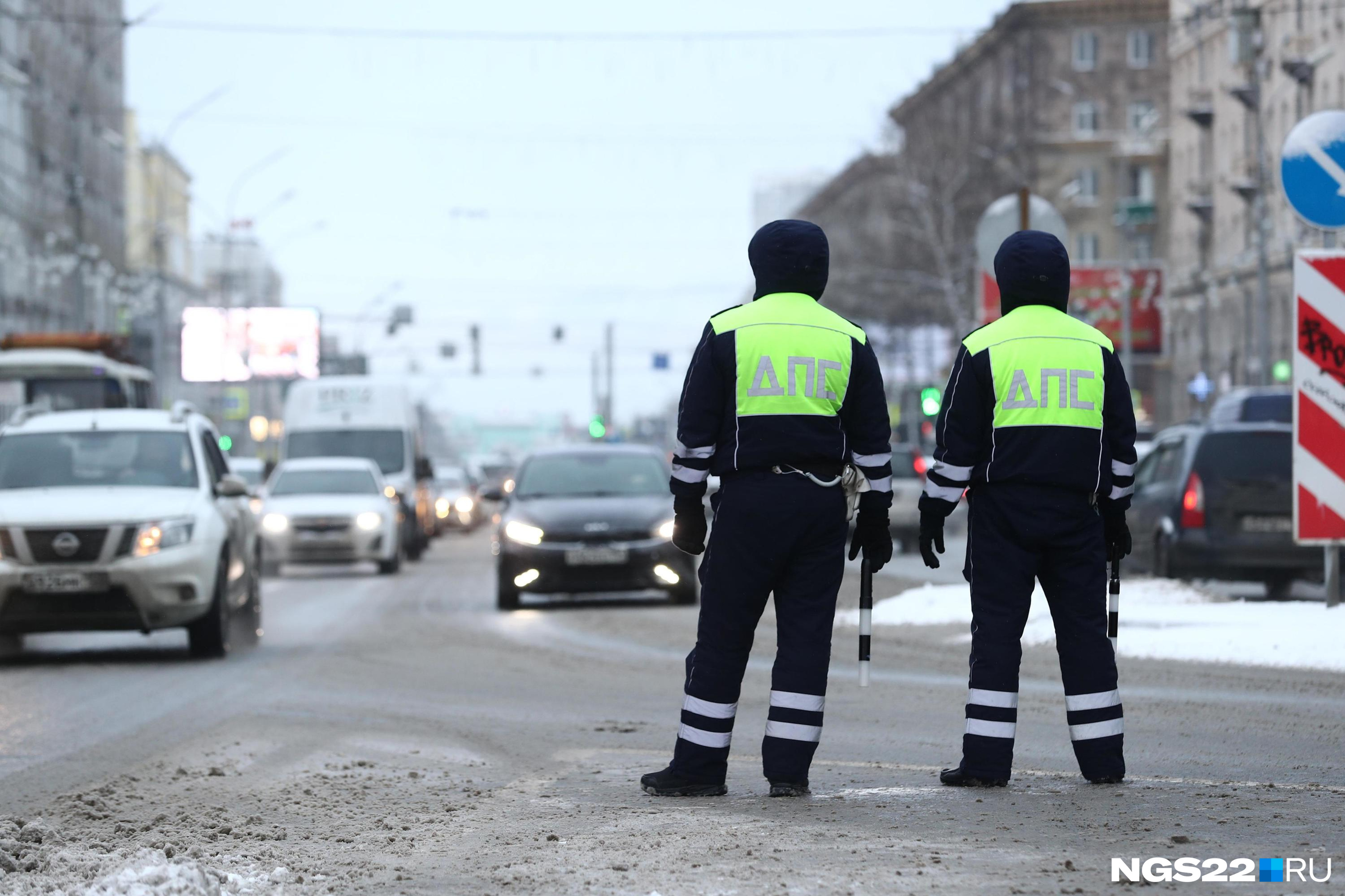 Лотус эвора полиция. Chevrolet caprice 2006 police. Dodge charger nypd police car 2013. Dodge charger nypd police car 2013. Lotus 2010.