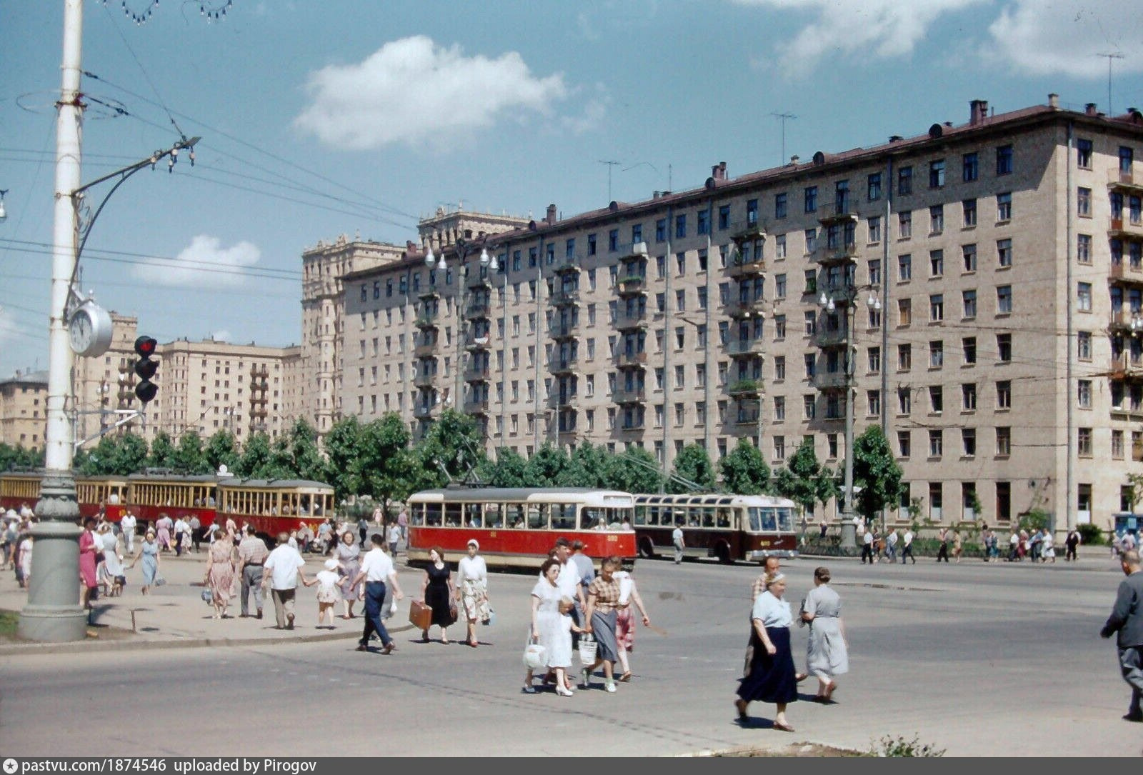 Это фото было сделано в 1961–1962 годах. Так выглядел Ломоносовский проспект в ЮЗАО