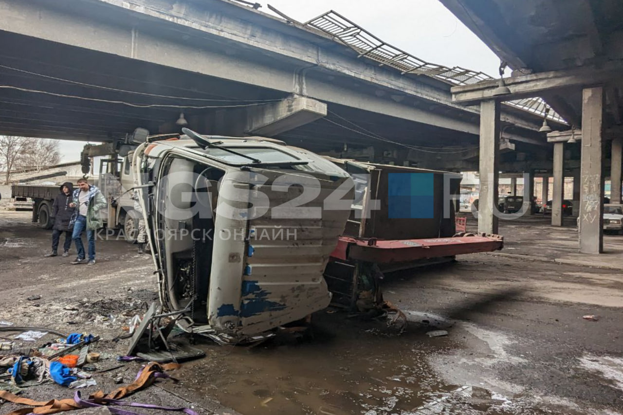 Водитель грузовика выжил после падения с Копыловского моста. В каком он сейчас состоянии?