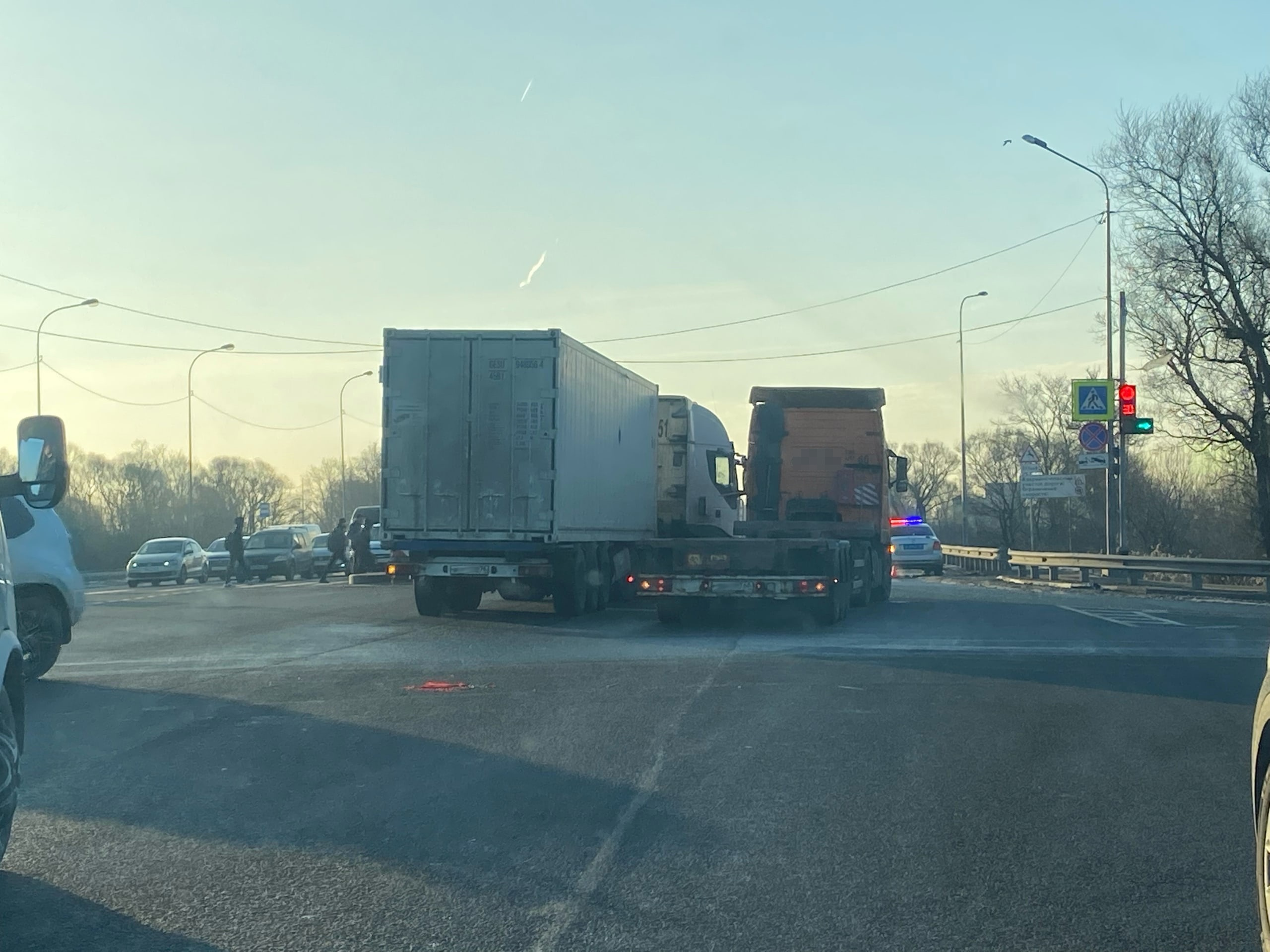 Меньшие, чем обычно. Пробки водители в Петербурге компенсировали встречей фур и помехами автобусам