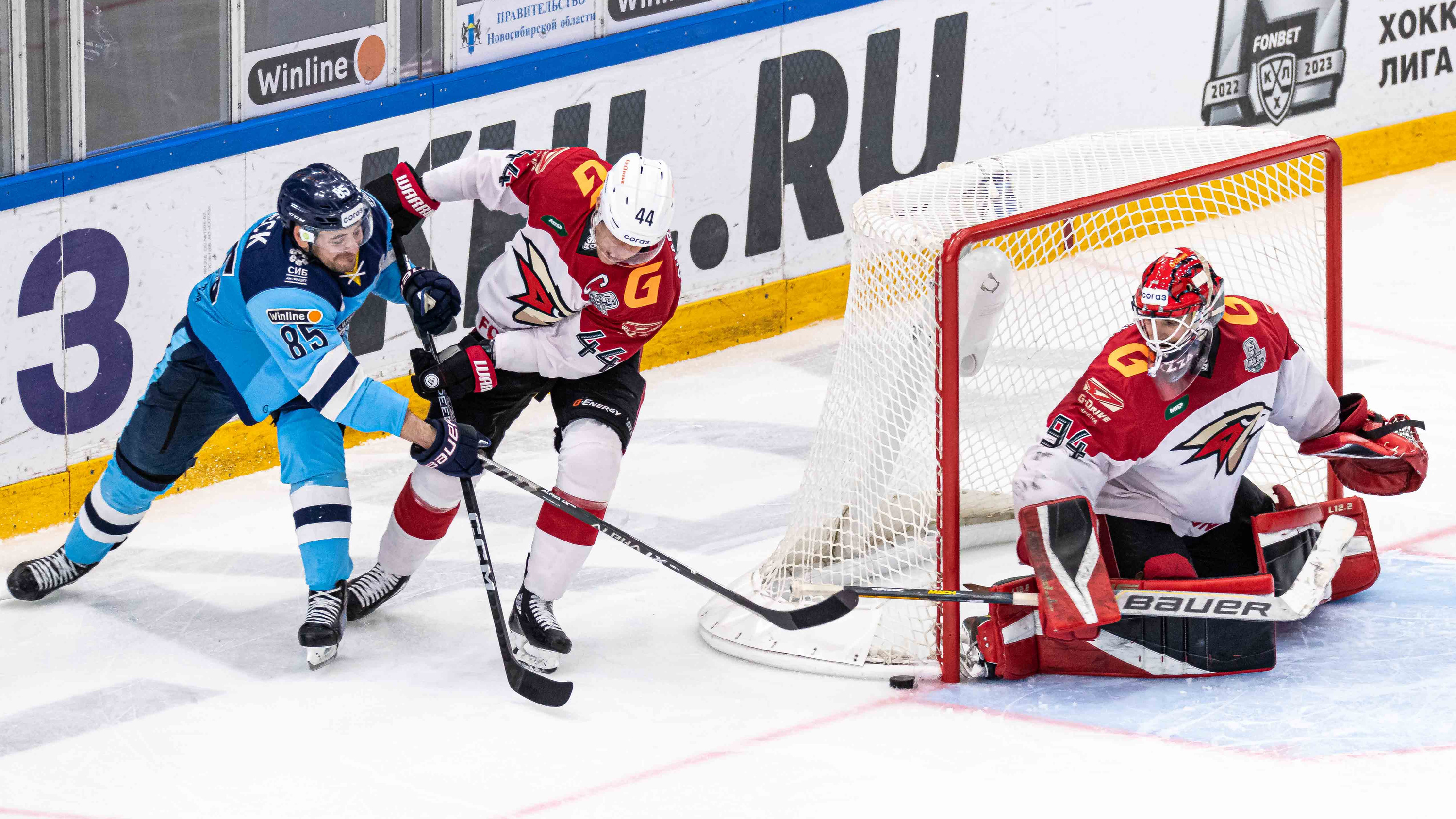 «Сибирь» проиграла «Авангарду» в четвертом матче плей-офф КХЛ: новосибирцы в одном шаге от вылета из серии