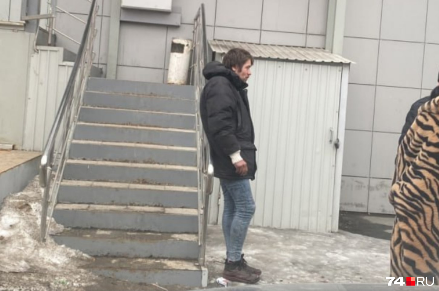 Если вы тоже пострадали от рук мужчины, обратитесь в полицию Если вы тоже пострадали от рук мужчины, обратитесь в полицию