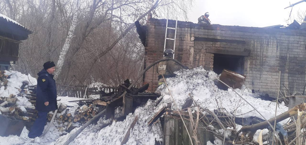 В пожаре в Новосибирской области погибли 8-летняя девочка и 4-летний мальчик