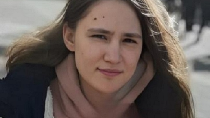 В Екатеринбурге пропала 21-летняя девушка в ярко-розовой одежде