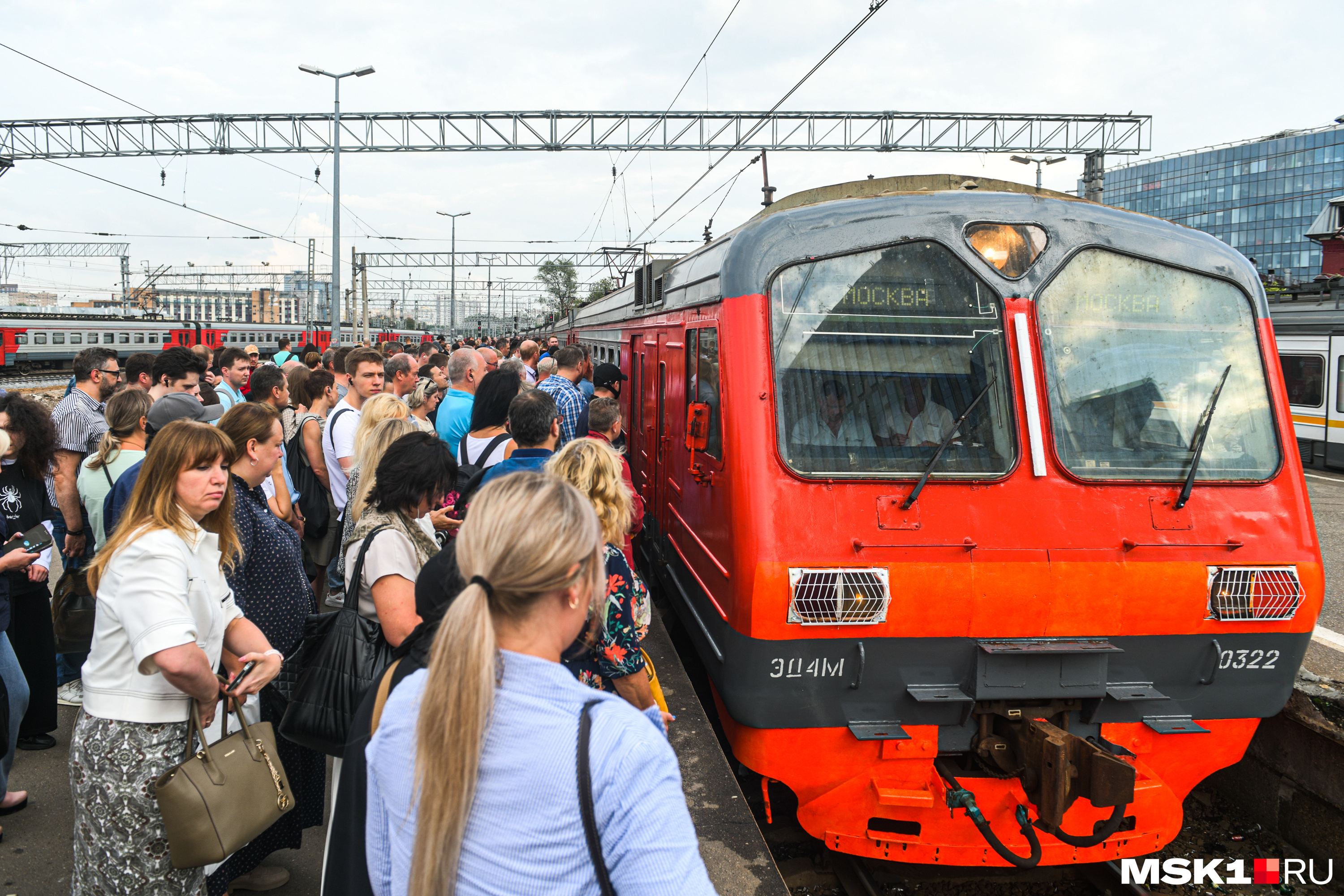 Сейчас из-за подготовки к запуску МЦД-3 и МЦД-4 <a href="https://msk1.ru/text/transport/2023/08/03/72559802/" io-leave-page" target="_blank">мучаются пассажиры электричек</a>