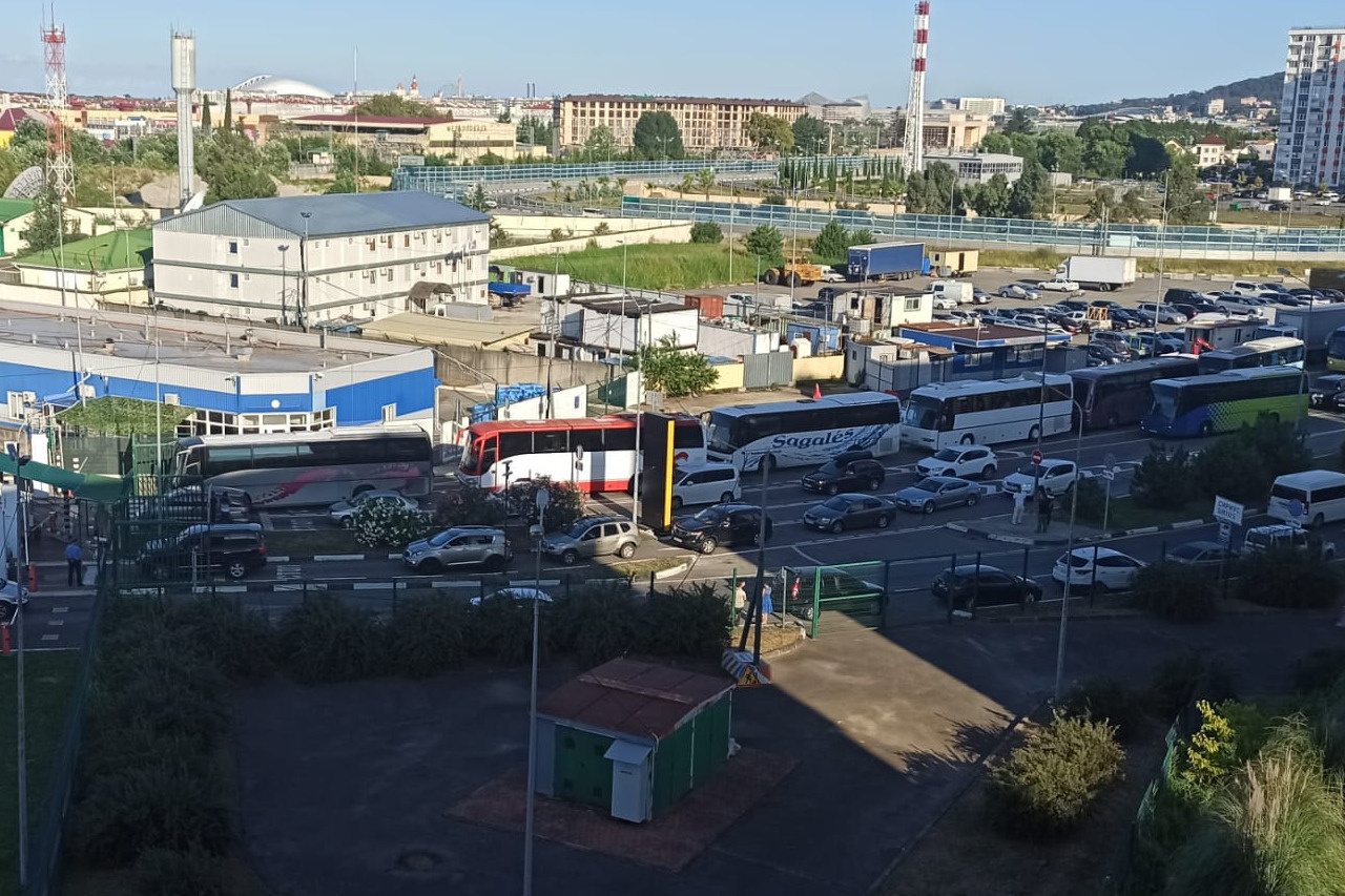 Время на часах 06:30 Время на часах 06:30