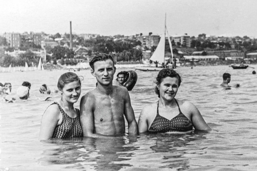 Как в Ростове отдыхали летом раньше: показываем старые фотографииРостова-на-Дону с пляжей 50 лет назад, как выглядели улицы города всоветское время - 19 июня 2023 - 161.ru
