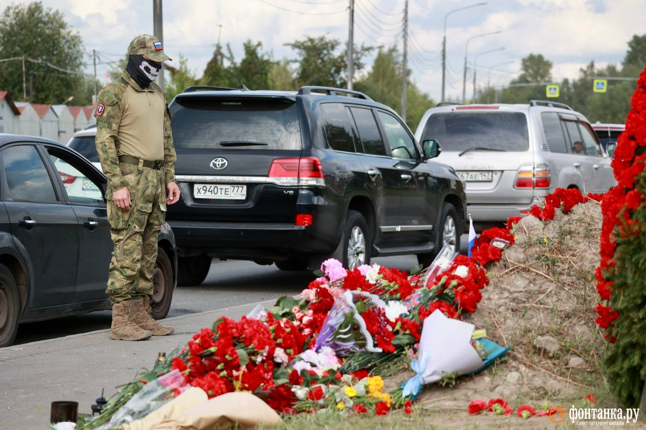 Что происходит у «ЧВК Вагнер-Центра» на Зольной улице в Петербурге - 25  августа 2023 - ФОНТАНКА.ру