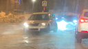 Машины-амфибии: на Губанова парковку залило холодной водой