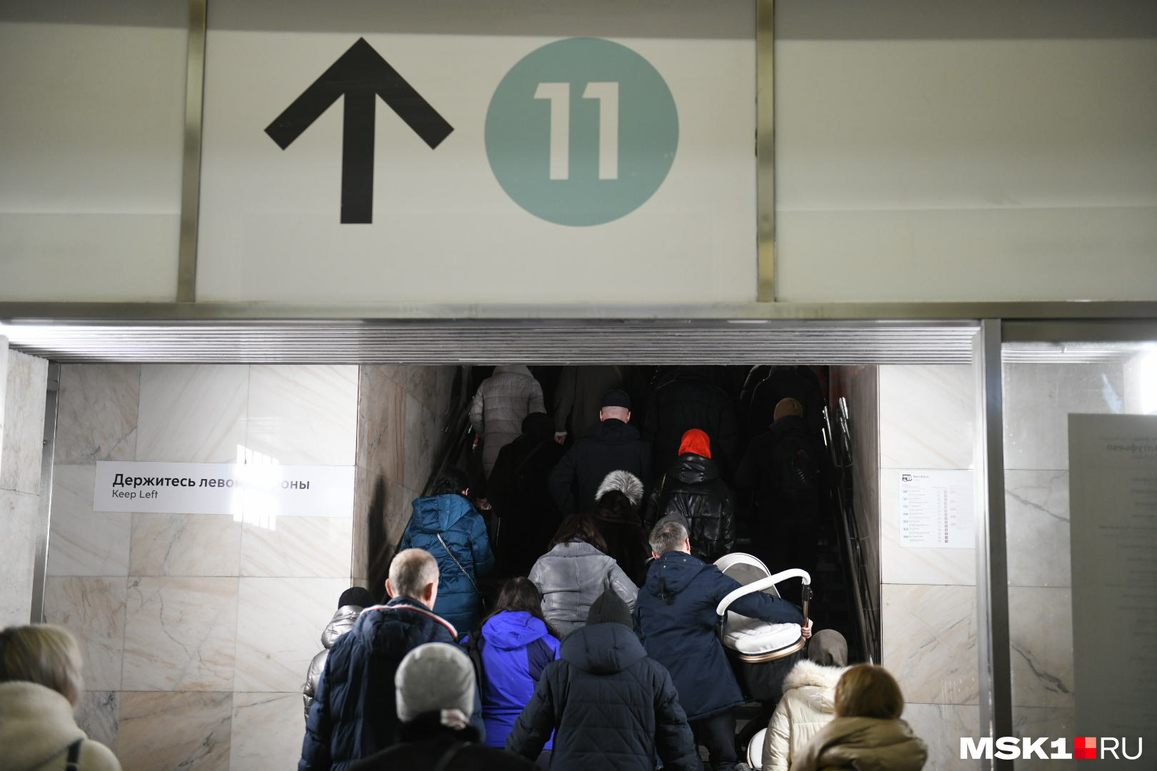 Станция каховская реконструкция. Подземный переход севастополь. Каховская в час пик. Станция севастопольская бкл. Подземный переход севастополь.