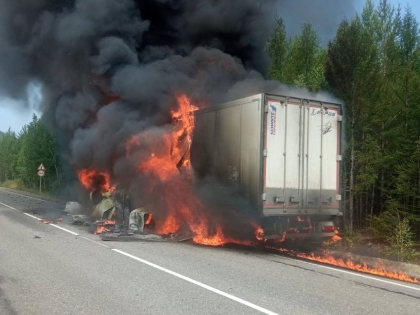 Грузовик сгорел на трассе Чита — Хабаровск