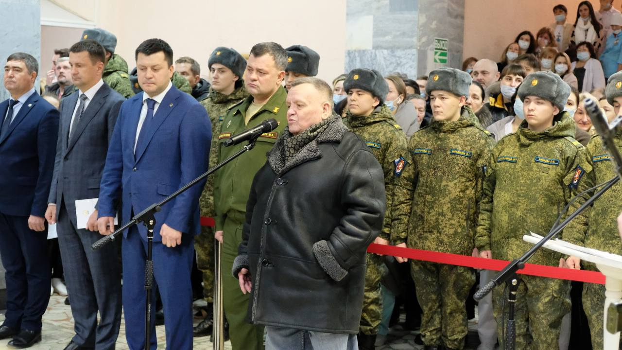 Отец погибшего хирурга тоже присутствовал