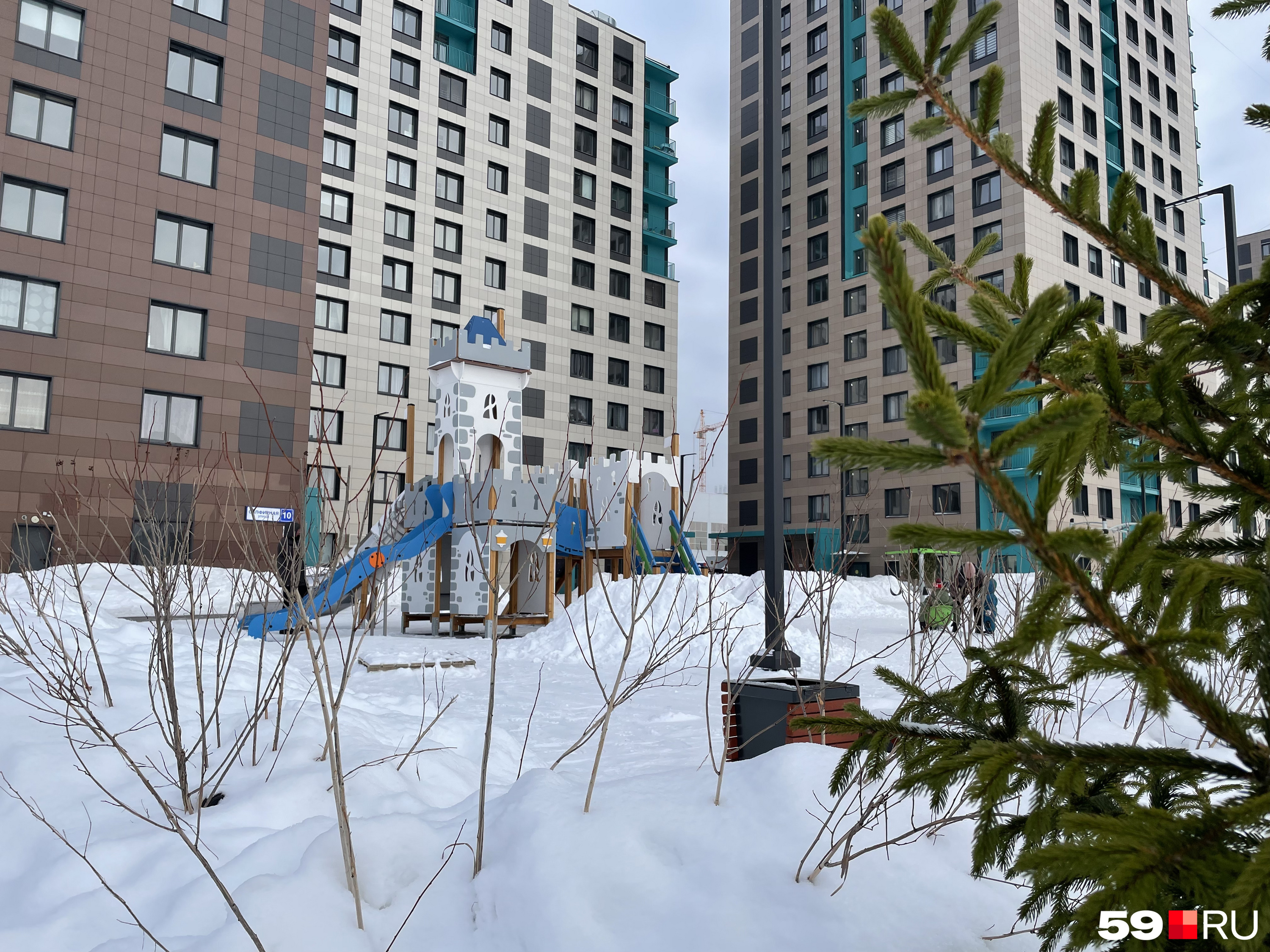 Тут горка в виде крепости Тут горка в виде крепости