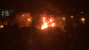 «Проснулись под крики»: 80-метровый пожар сняли на видео в Волгограде