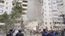 Спасатели МЧС оказались под завалами. Момент обрушения крыши в разрушенной в Белгороде жилой многоэтажке попал на видео