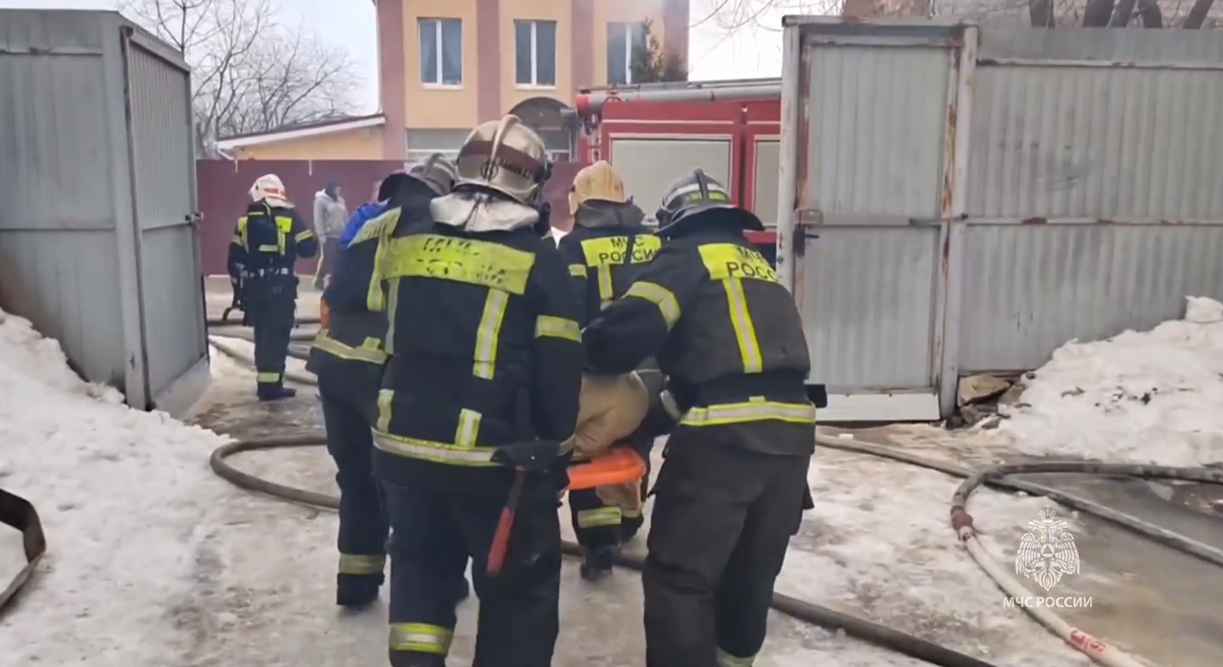 День тяжёлых пожаров: в Воронеже из пансионата для престарелых вынесли 49 лежачих пациентов
