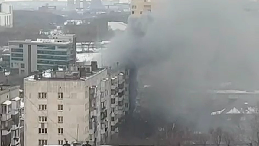 В МЧС рассказали о пожаре в многоэтажке рядом с «Домом кафеля»