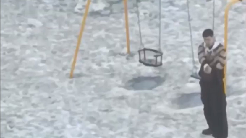 Полиция Якутска разыскивает стрелка, устроившего пальбу на детской площадке