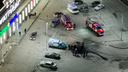 Автомобиль «Жигули» вспыхнул на парковке ТЦ в Новосибирске