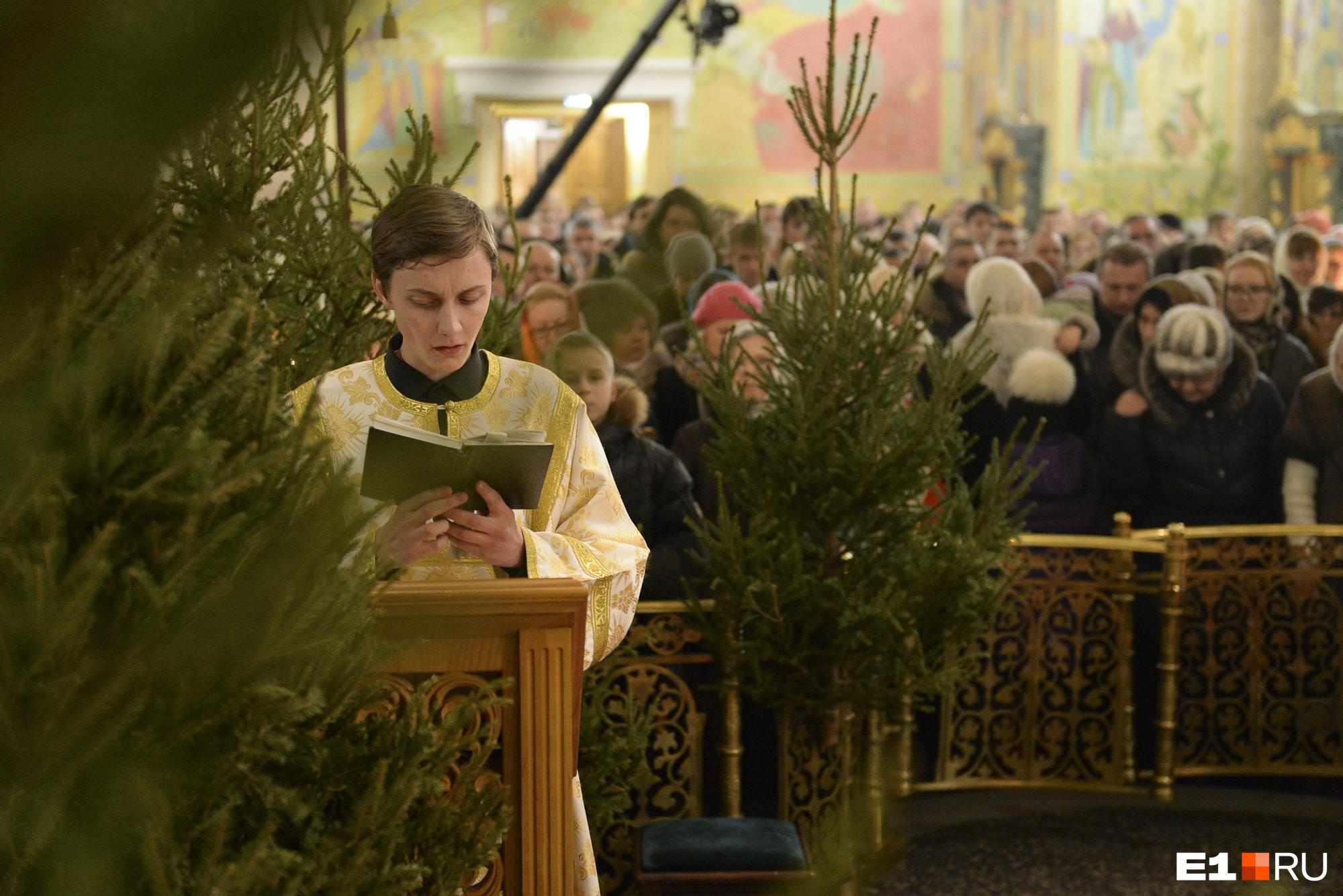 Где молиться в Рождество? График праздничных богослужений в Екатеринбурге на 7 января