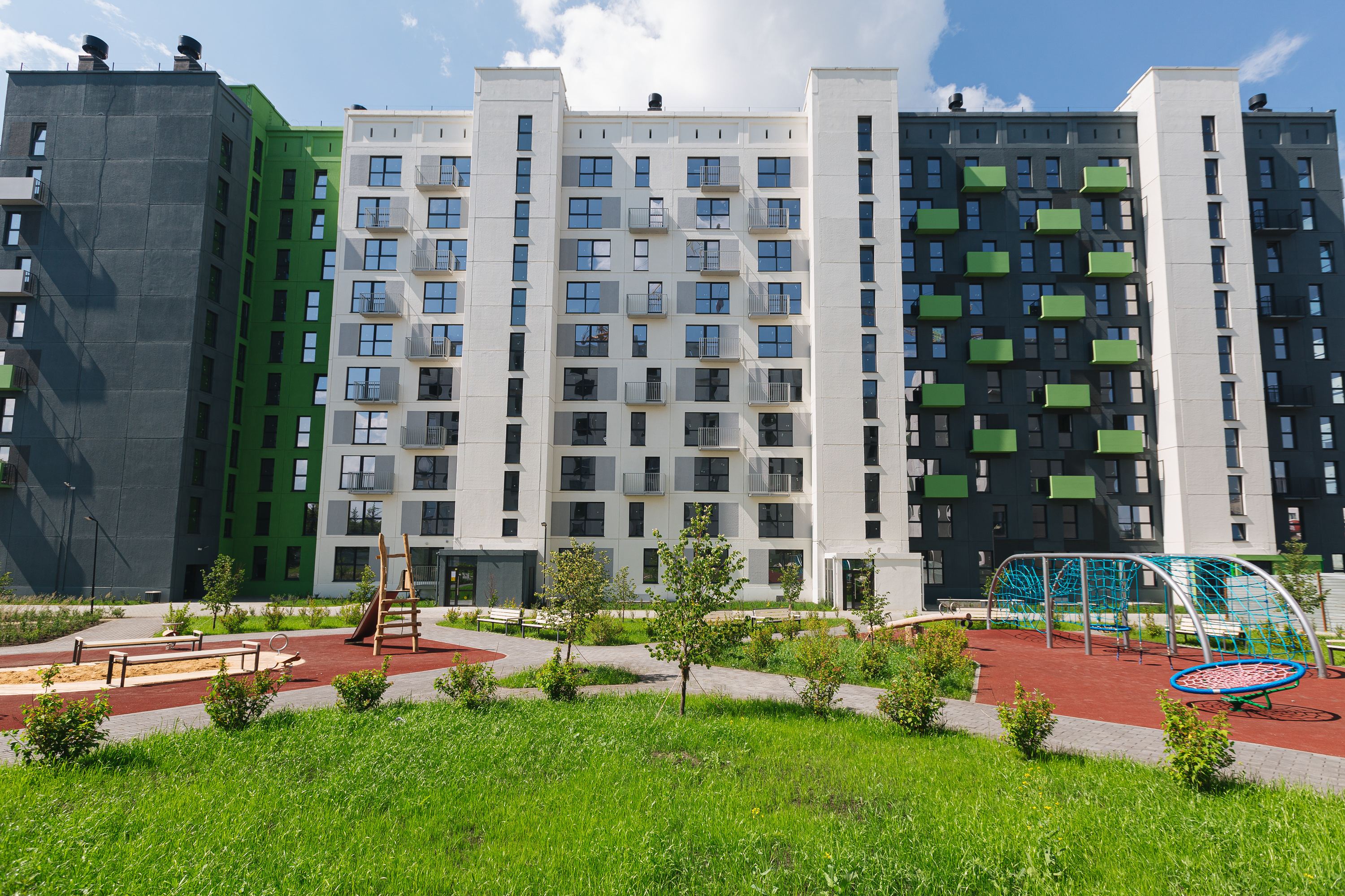 Жилой комплекс НИКС Лайн на Блюхера радует глаз яркими и сочными оттенками свежей зелени Жилой комплекс НИКС Лайн на Блюхера радует глаз яркими и сочными оттенками свежей зелени
