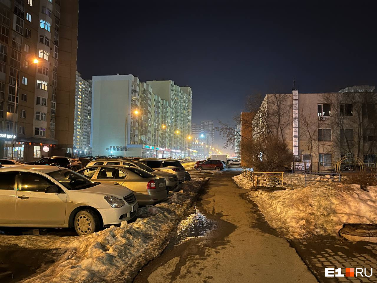 Начинаем пыль глотать: в Екатеринбурге появилась весенняя дымка, которая не радует