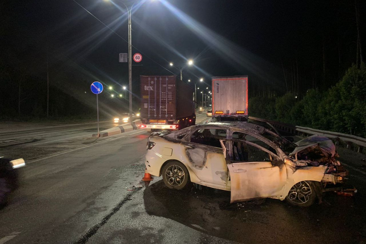 Пассажир умер в больнице: подробности ДТП Lada и фуры на Бердском шоссе -  26 июня 2023 - НГС