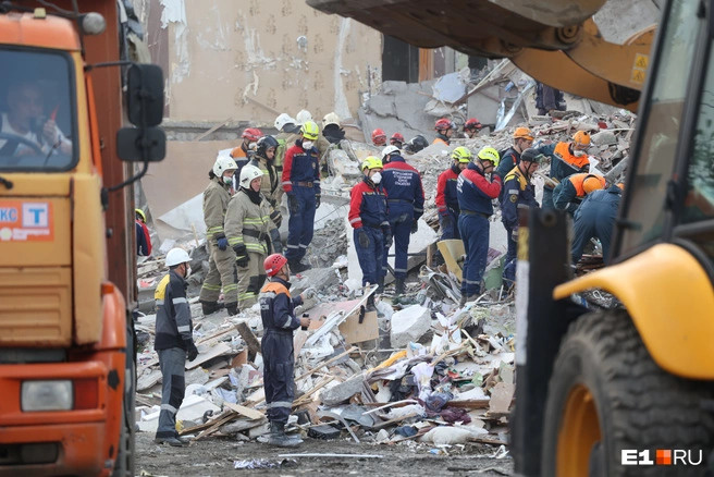 Из-под завалов достали десять тел, объявлен траур: что известно о ЧП в Нижнем Тагиле к этому часу