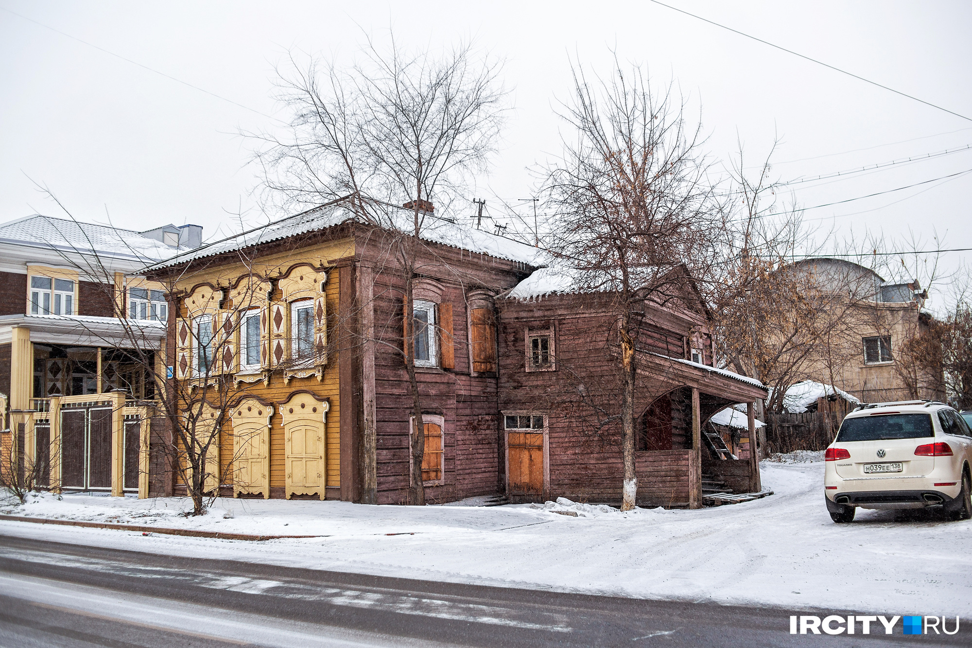 Вид на главный дом в усадьбе Казаринова