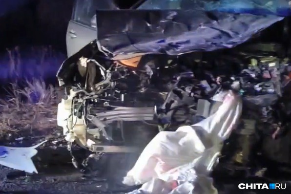 Пять человек пострадали в смертельном ДТП по пути в аэропорт в Чите