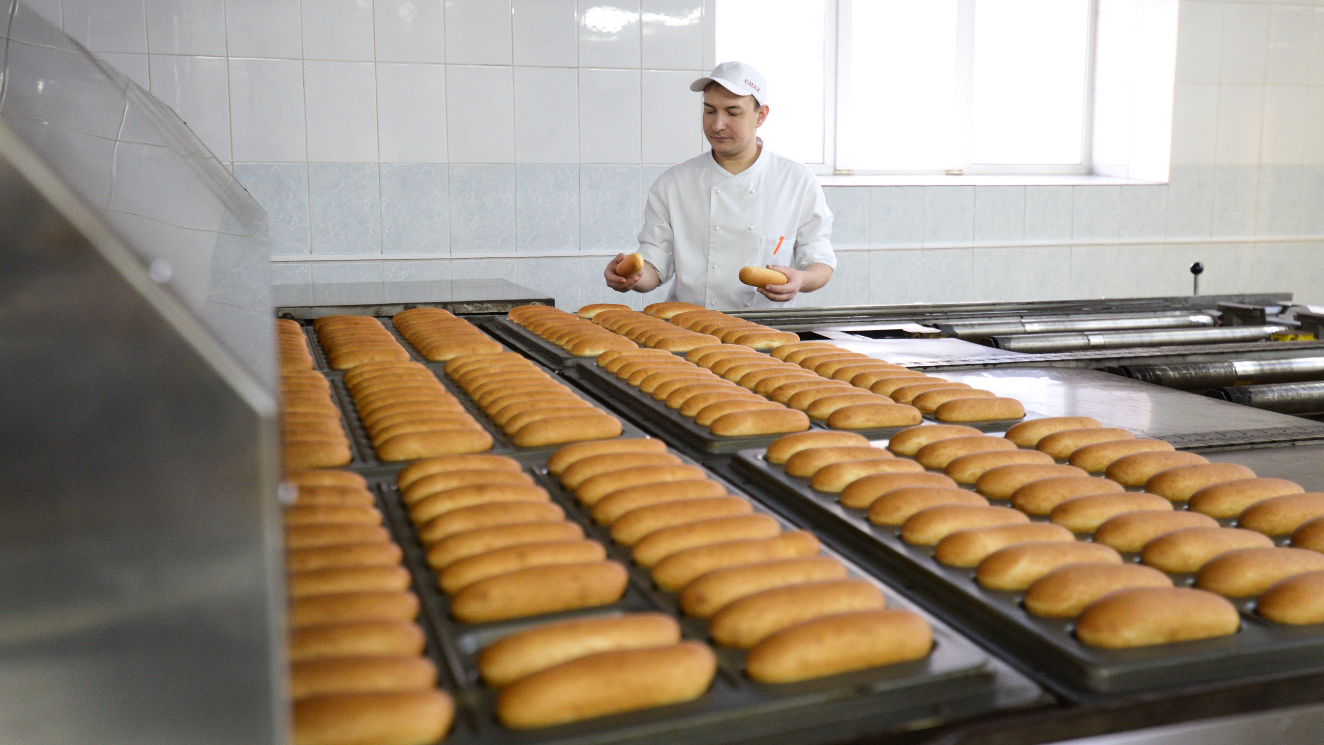 У владельца завода «Смак» потребовали забрать бизнес. Что будет с легендарными булочками?
