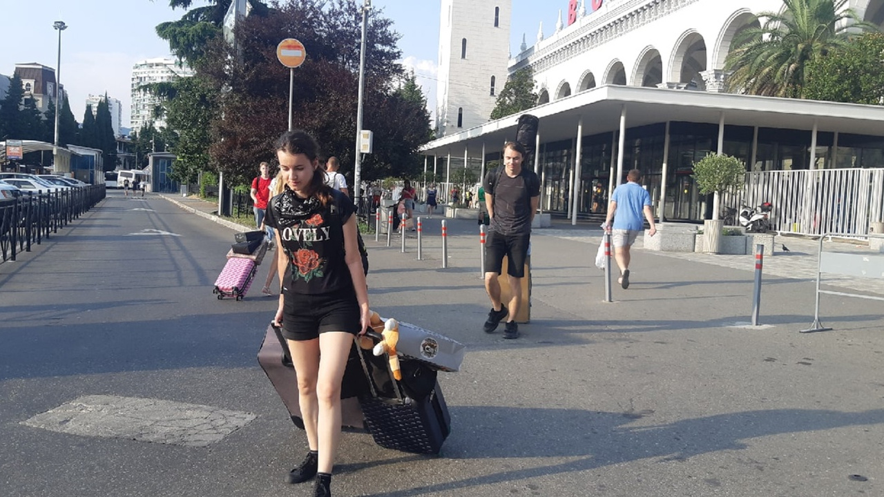 Местных всё меньше, медицина на нуле, работы нет: жительница Краснодара рассказала о своем переезде в Сочи