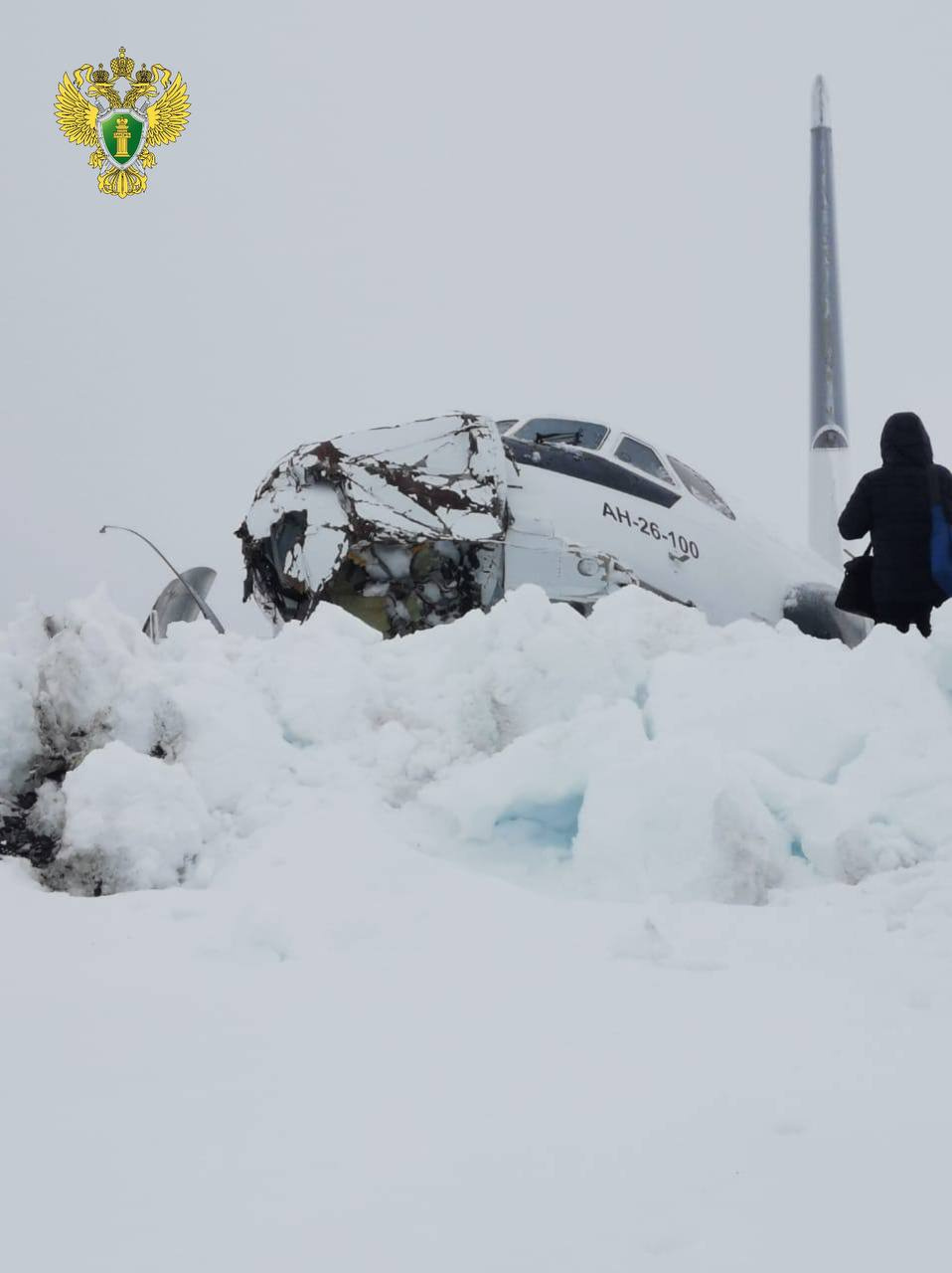 Самолет Ан-26 совершил жесткую посадку на Ямале. Троим понадобилась помощь медиков