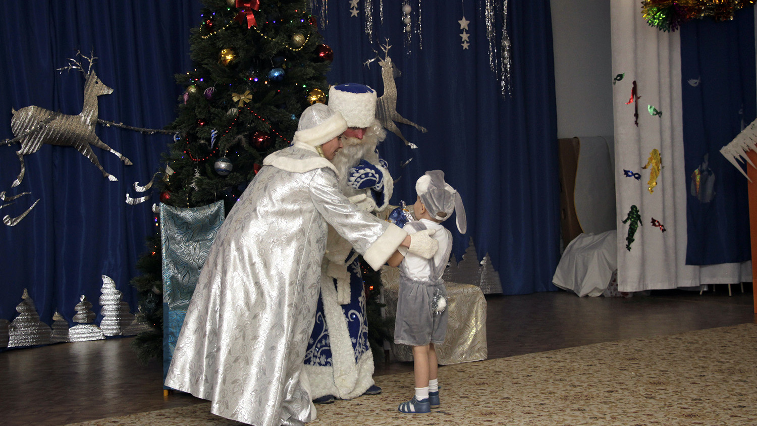 «Сестренку Дед Мороз подарил»: мамы детей, родившихся в Новый год, рассказали о трудностях и радостях двух праздников