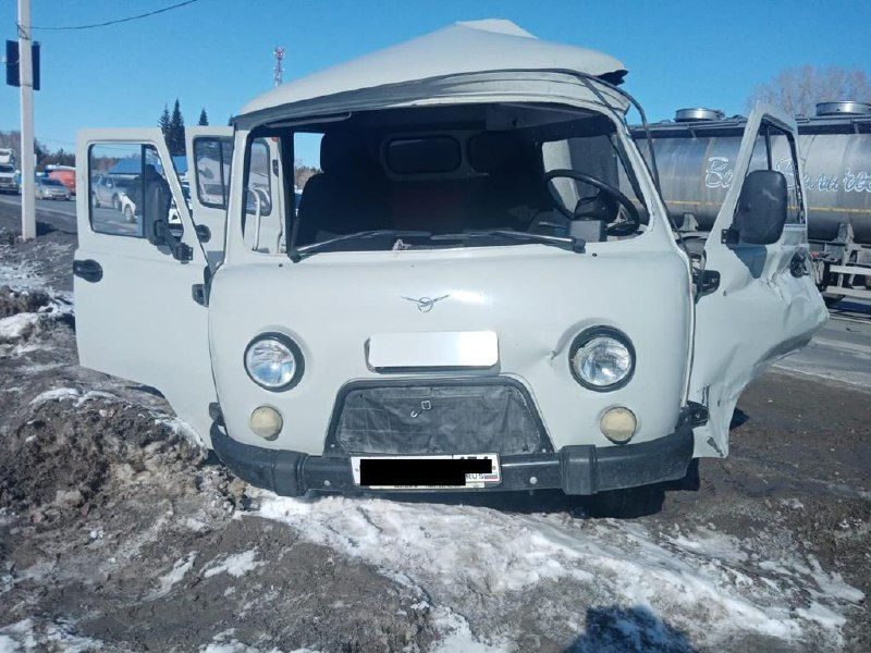 Водитель УАЗ погиб после столкновения с грузовым Mercedes под Новосибирском