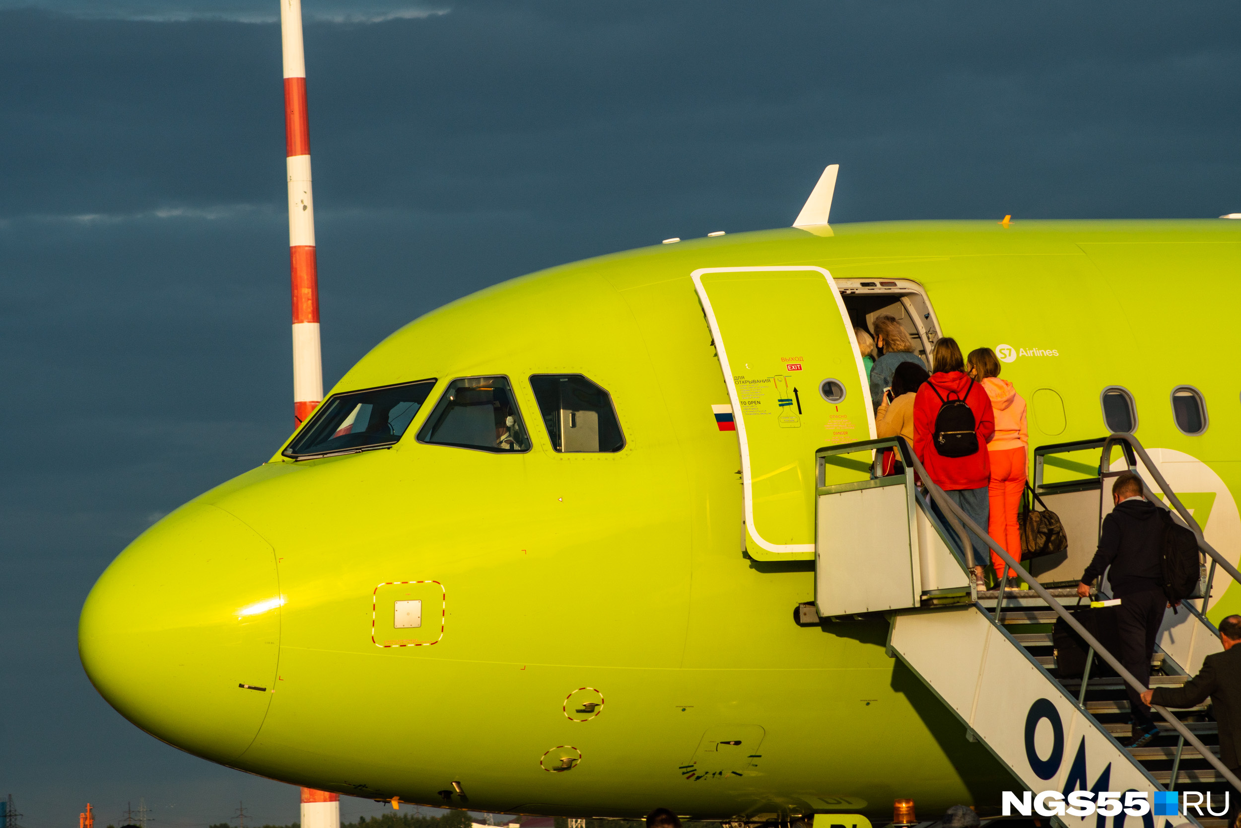 Получено авиакомпанией. Желтая airlines тинькофф. Парк самолетов азимут. Получено авиакомпанией. Авиакомпания победа банковские реквизиты.