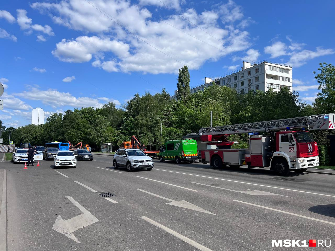 8 беспилотников, взрывы и пострадавшие. Первая массовая атака дронов на Москву: онлайн-трансляция