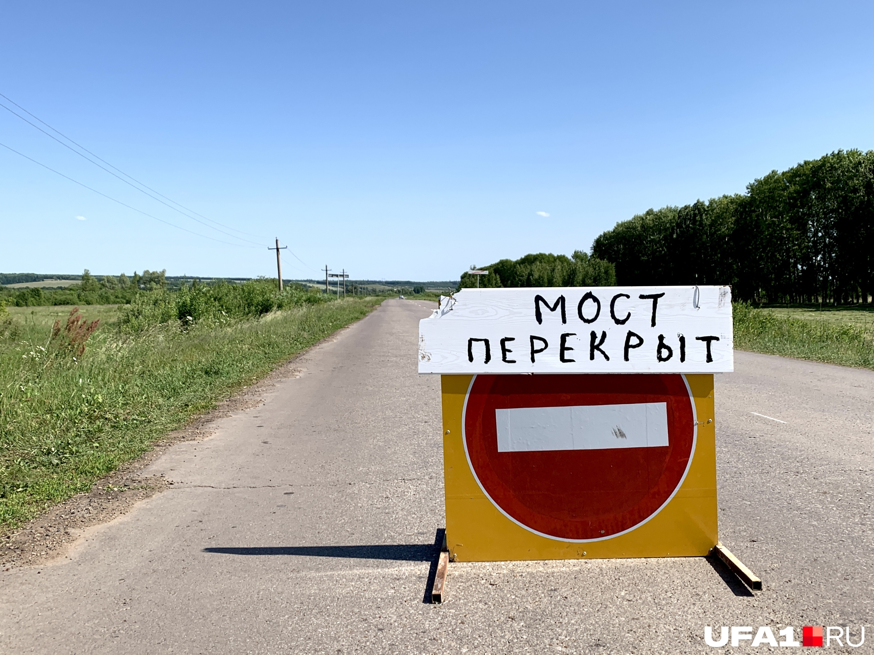 Проезда нет, но многие всё равно продолжают ехать — надеются, что проскочат