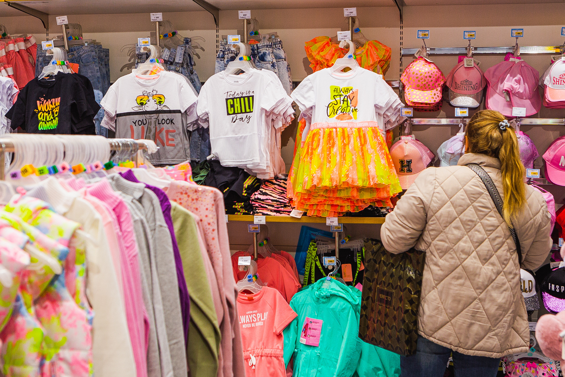 Здесь продается стильная одежда на все случаи жизни для детей разных возрастов
