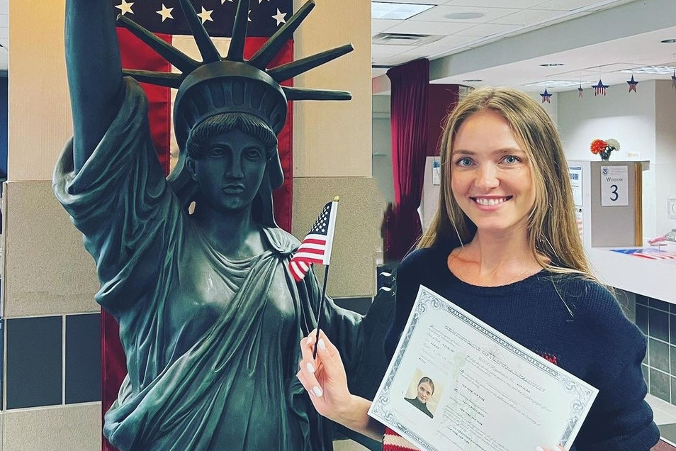 Теперь омичка может подать заявление на получение паспорта гражданина США