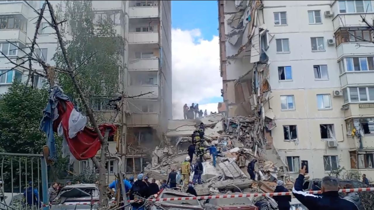 Из-под завалов достали двух погибших: что происходит на месте обрушения дома в Белгороде — онлайн