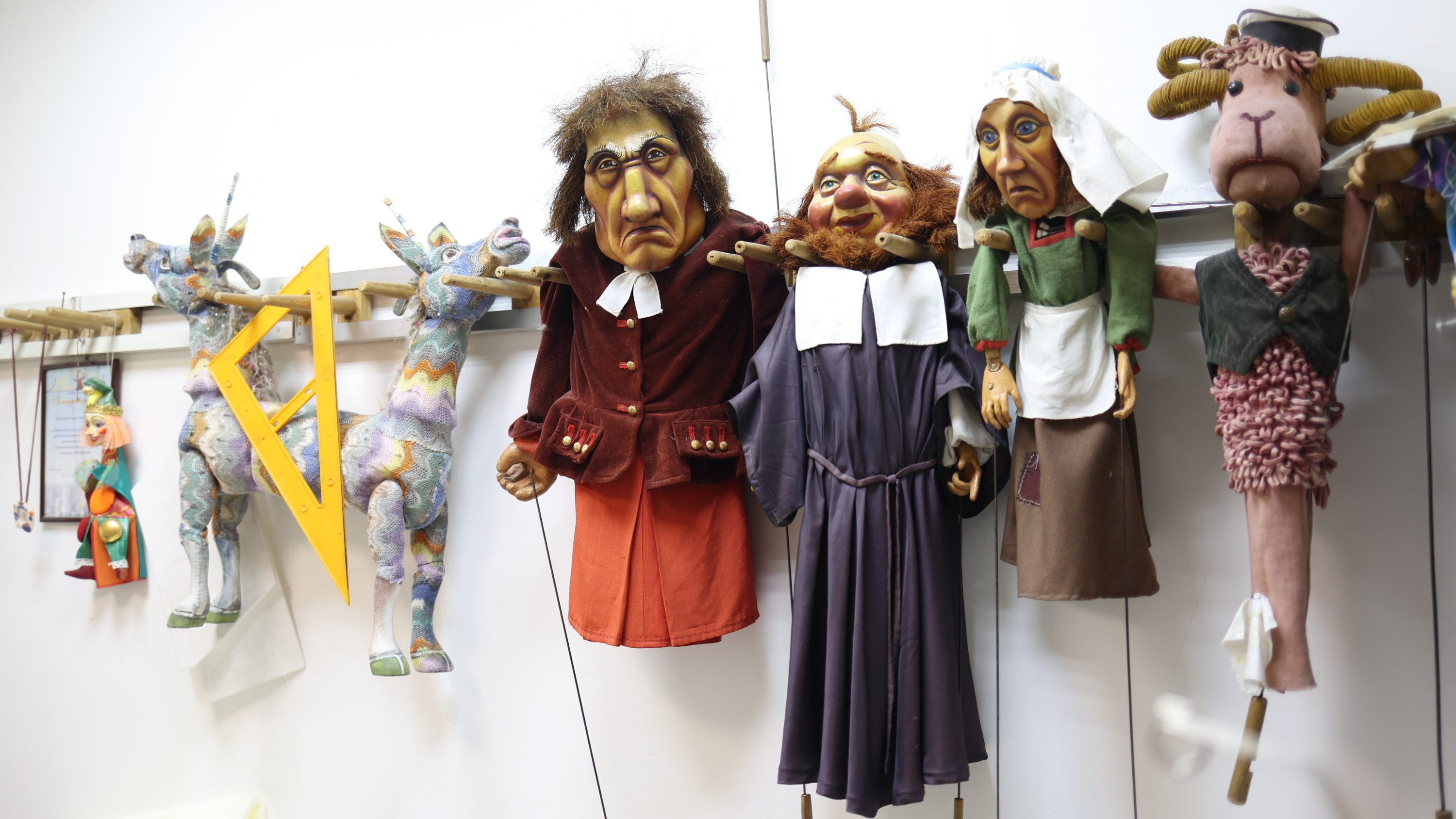 Так выглядят куклы для взрослых: показываем изнутри самый магический и ламповый театр в Красноярске