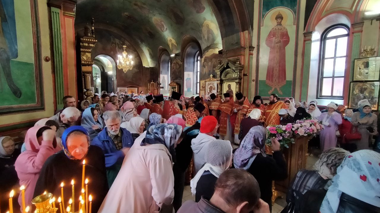 В Кургане прихожане идут к Казанской иконе Божьей Матери помолиться о победе