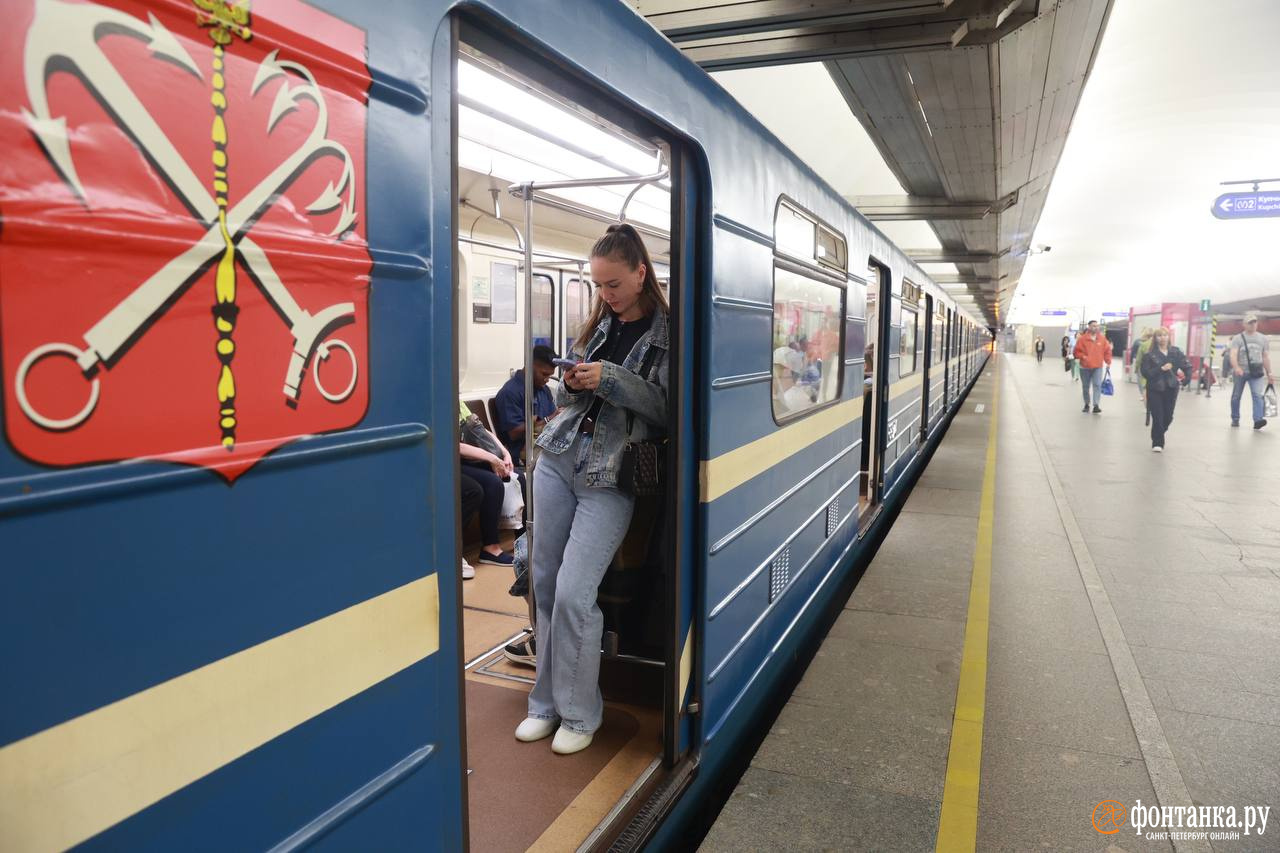 Метро пионерская открыли. Метро Пионерская Санкт-Петербург. Пионерская (станция метро, Санкт-Петербург). Матвиенко открытие станции метро Пионерская. Станция метро Пионерская Санкт-Петербург год открытия.