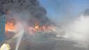 В Новороссийске — мощный пожар в грузовом терминале. Пламя и дым видно за километры